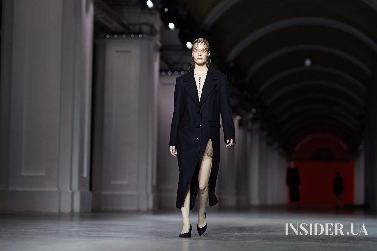 UFW No Season 2021: эстетика кабаре в шоу Arutiunova FW’21/22