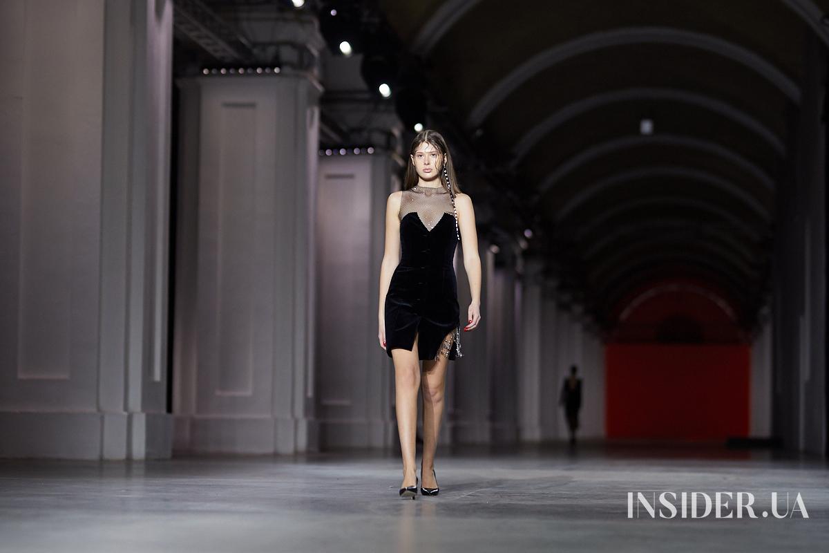 UFW No Season 2021: эстетика кабаре в шоу Arutiunova FW’21/22