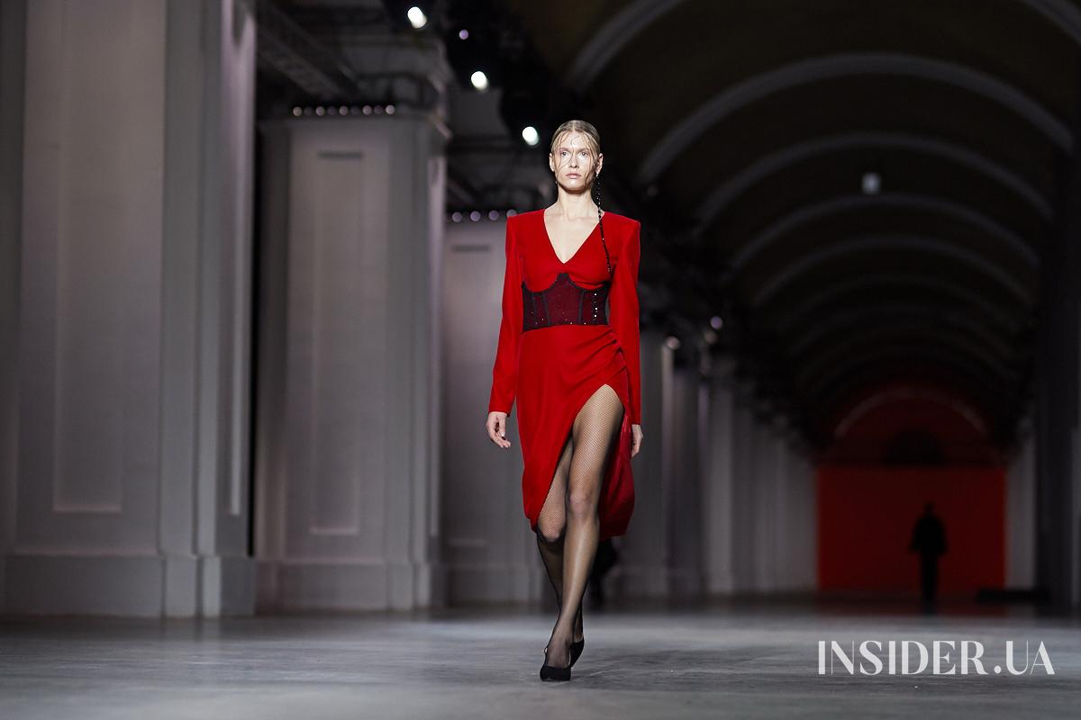 UFW No Season 2021: эстетика кабаре в шоу Arutiunova FW’21/22