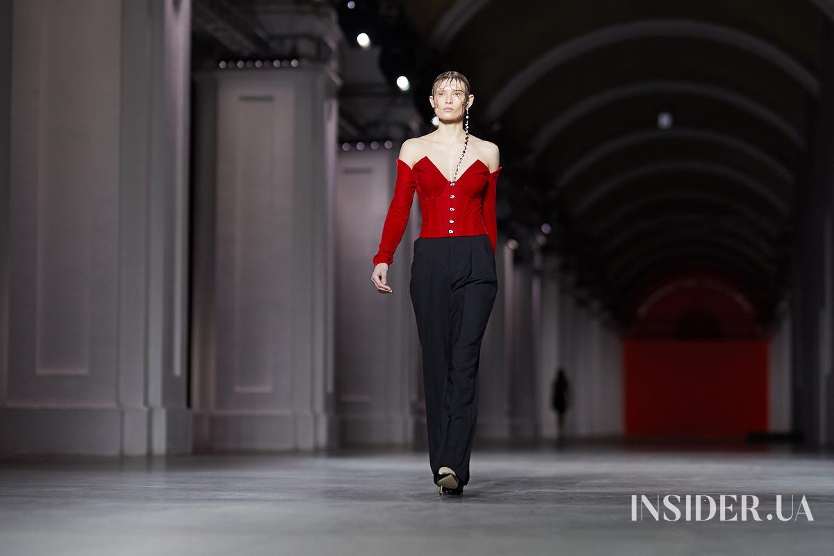 UFW No Season 2021: эстетика кабаре в шоу Arutiunova FW’21/22
