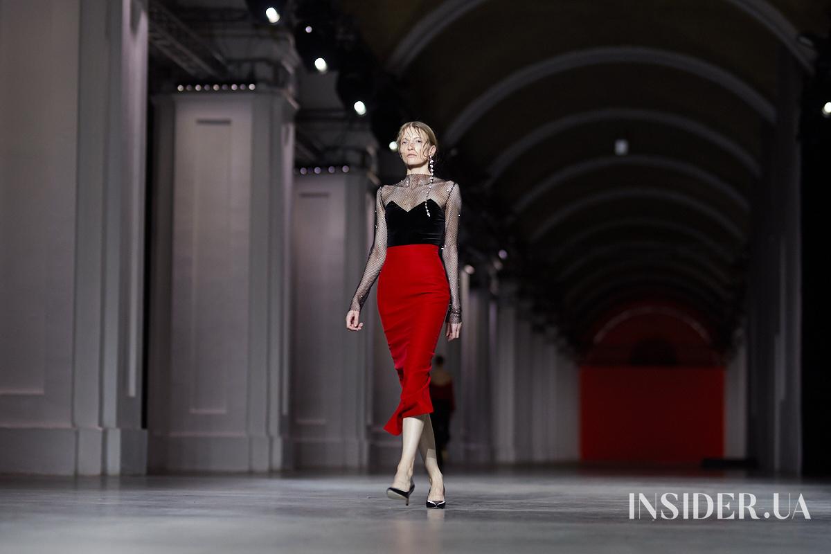 UFW No Season 2021: эстетика кабаре в шоу Arutiunova FW’21/22