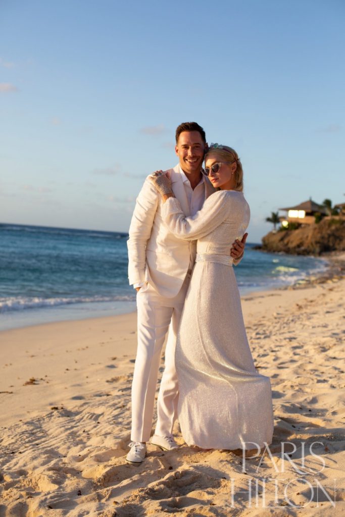 «Я сказала да!»: Пэрис Хилтон выходит замуж за Картера Реума