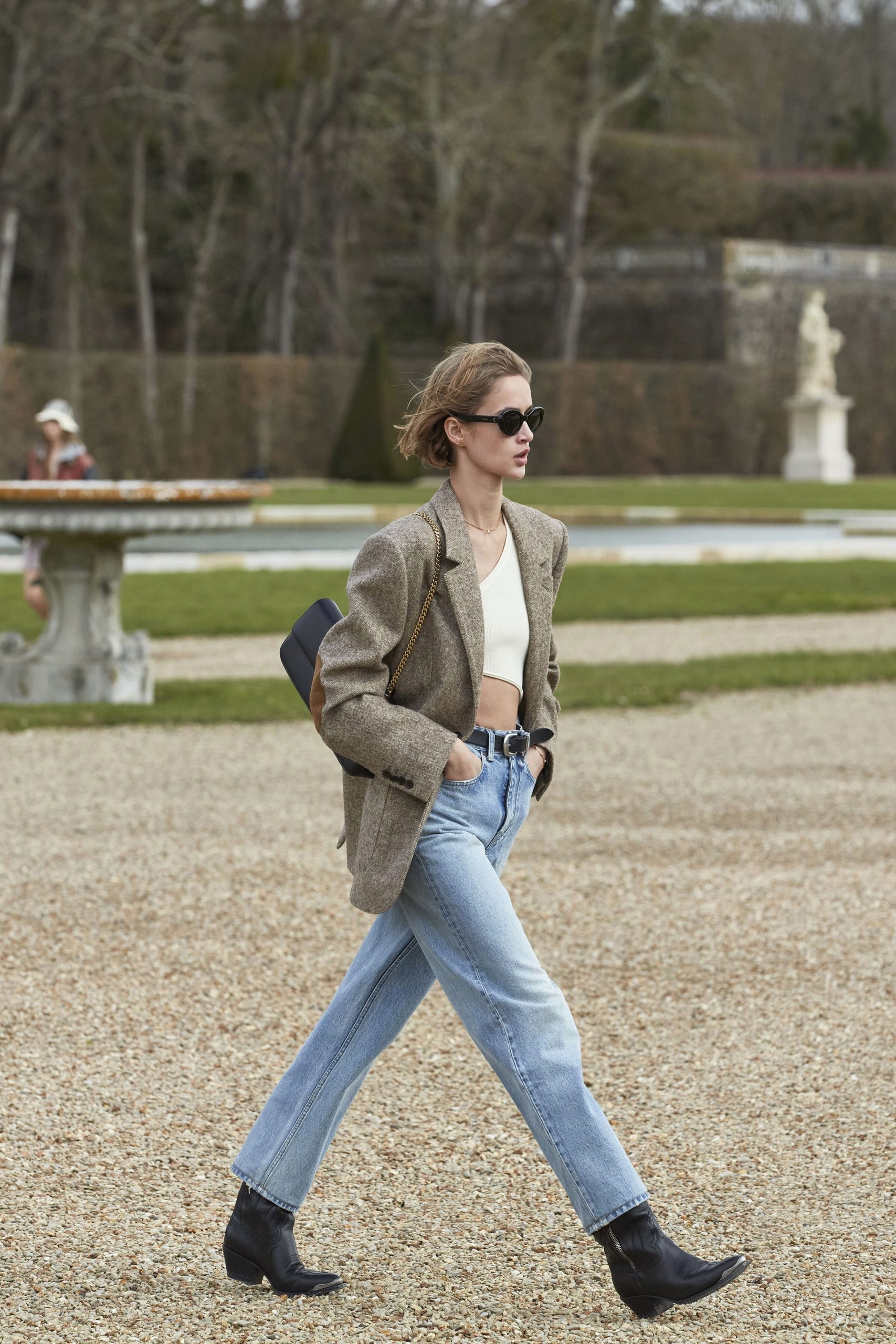 Пайетки, пышные юбки и широкие джинсы в новой коллекции Celine FW’21