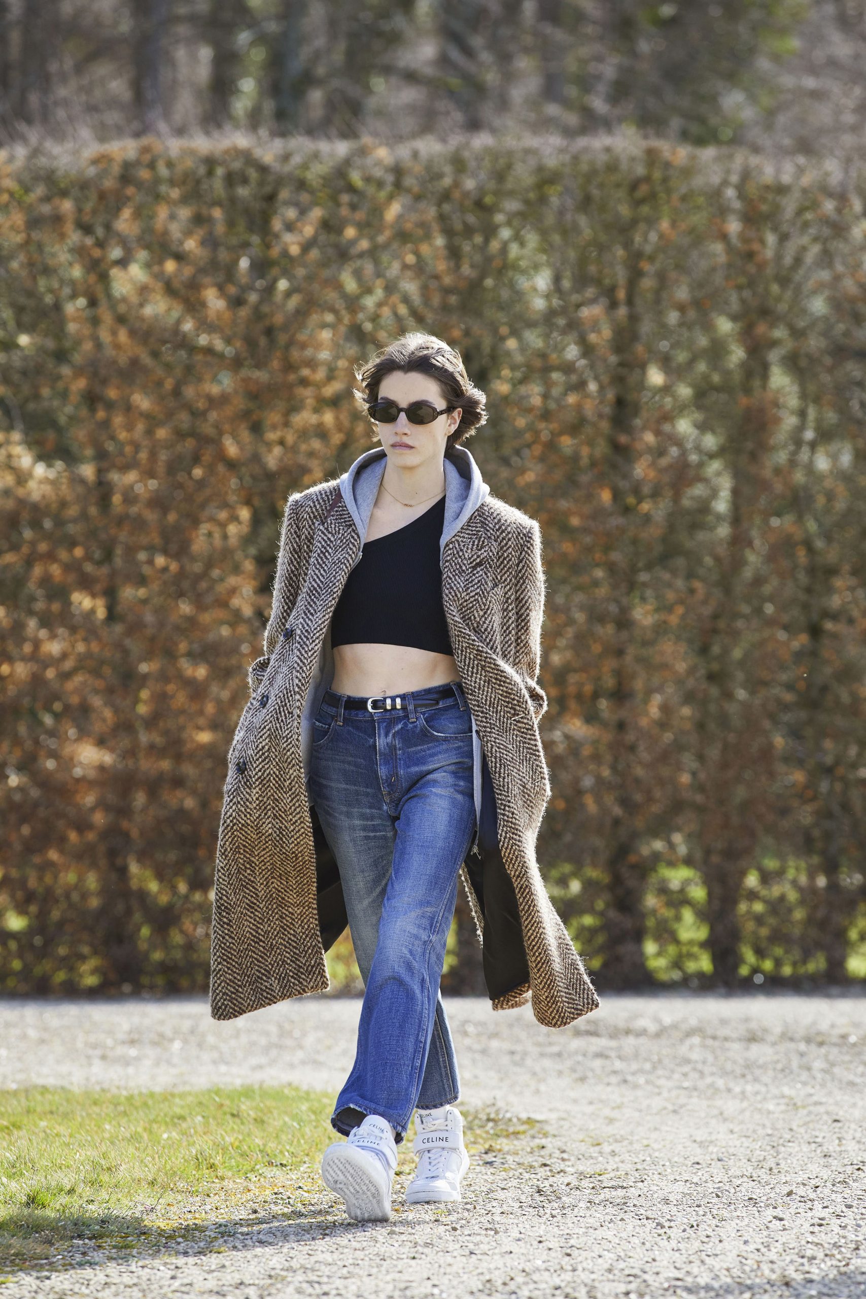 Паєтки, пишні спідниці та широкі джинси в новій колекції Celine FW&#8217;21