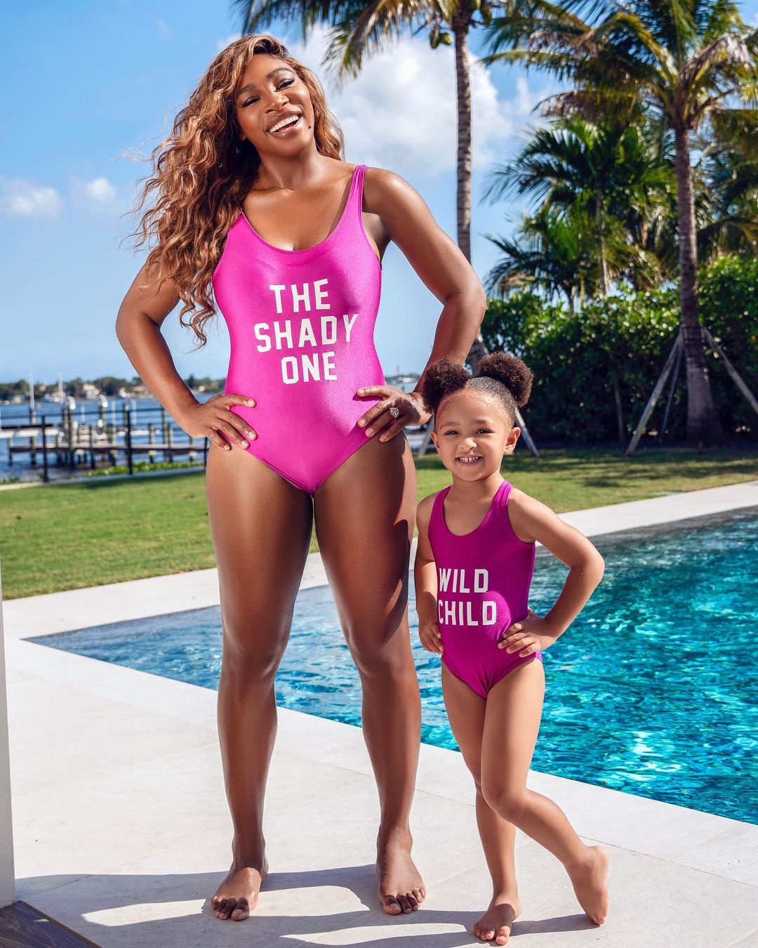 Family look: Серена Вільямс з донькою приміряли яскраві купальники