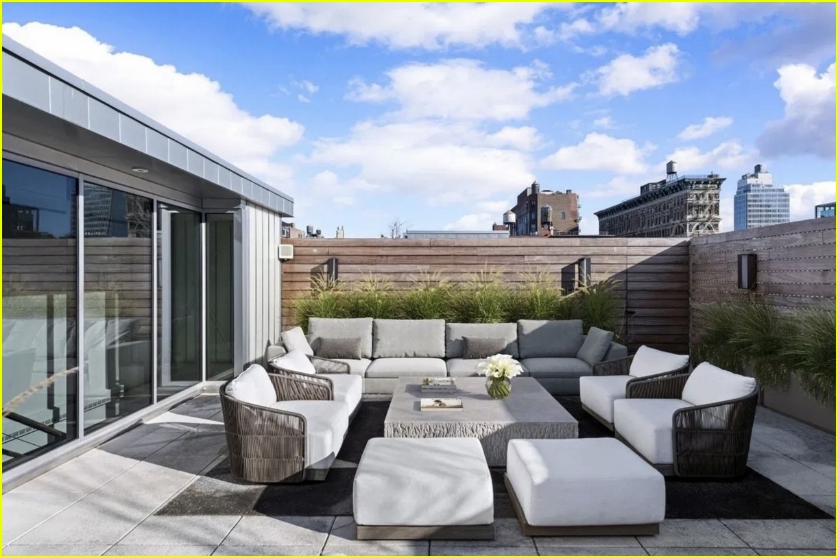 Балкон на крыше и винная комната: Белла Хадид продает свой пентхаус в Нью-Йорке