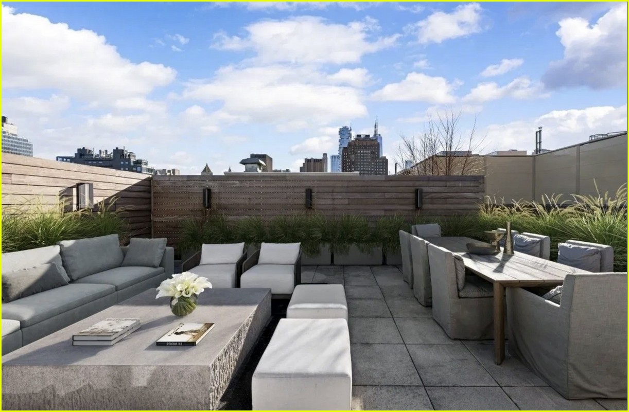 Балкон на крыше и винная комната: Белла Хадид продает свой пентхаус в Нью-Йорке
