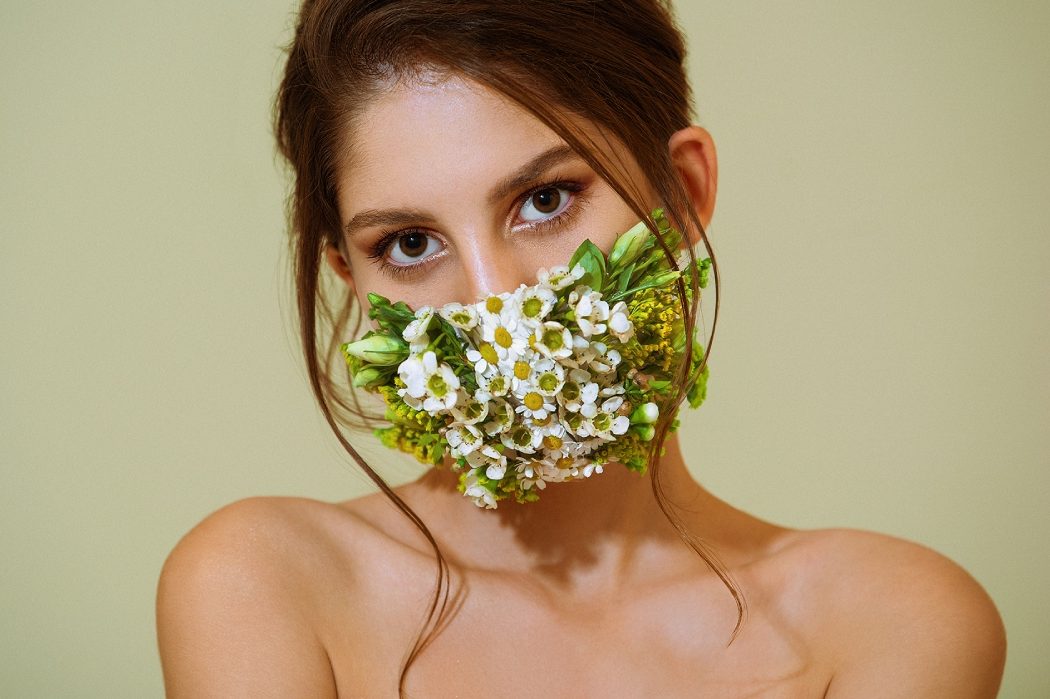 Цветы, шипы, любовь: Nino Basilaya в весеннем спецпроекте INSIDER.UA
