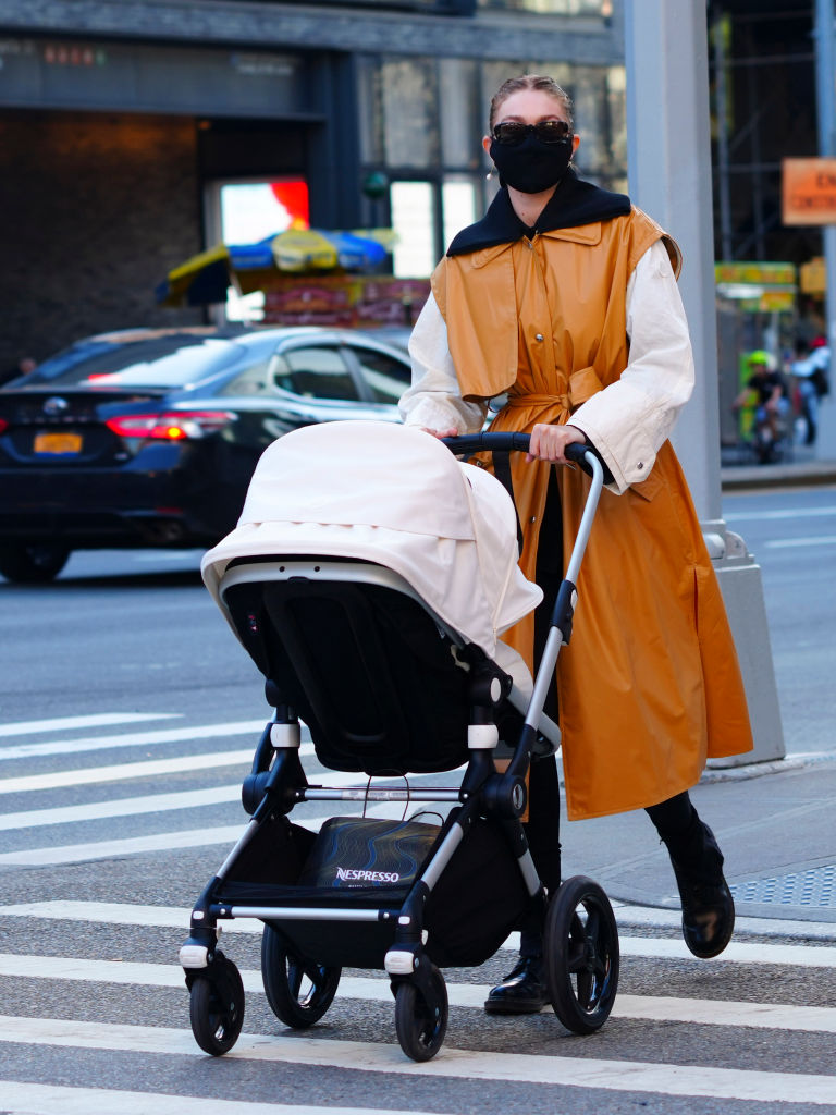 Стильна мама: найкращі street style образи Джіджі Хадід