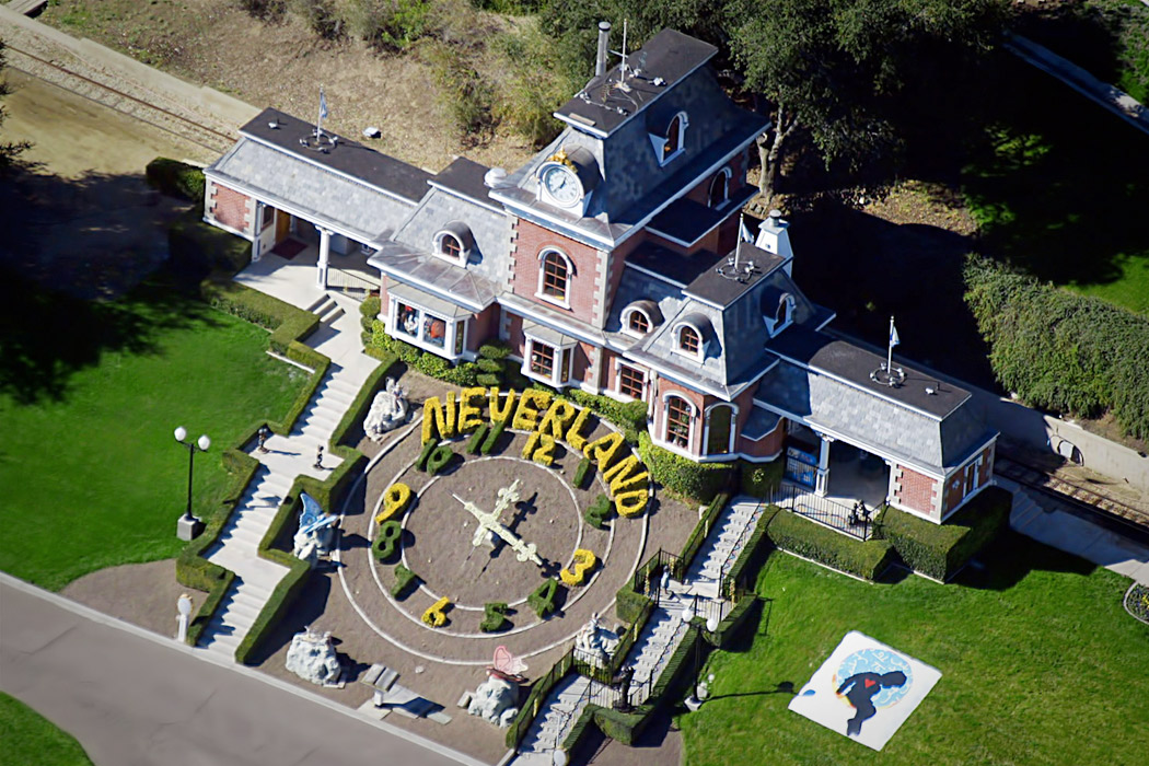 Колекцію скульптур з маєтку Майкла Джексона Neverland виставили на продаж