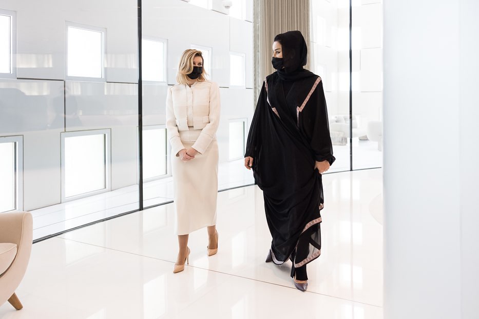Образ дня: Елена Зеленская в костюме Litkovskaya во время визита в Катар