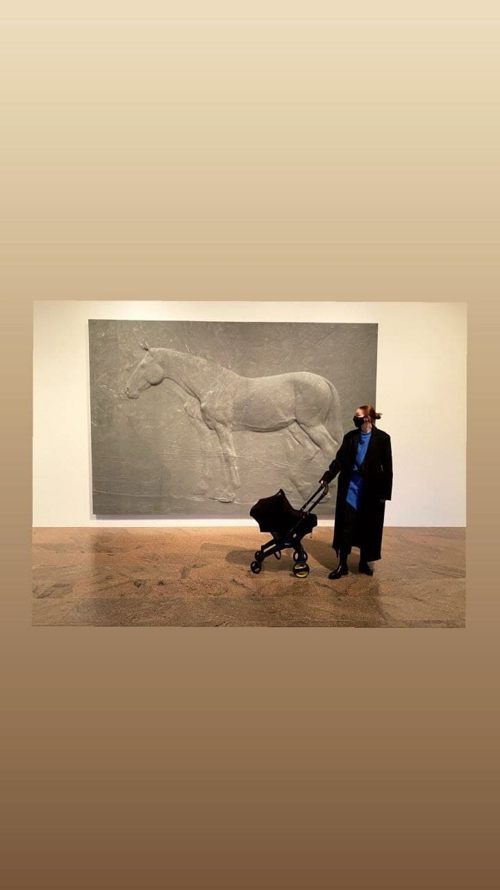 День в музее: Джиджи Хадид с отцом и дочкой в «Метрополитене»