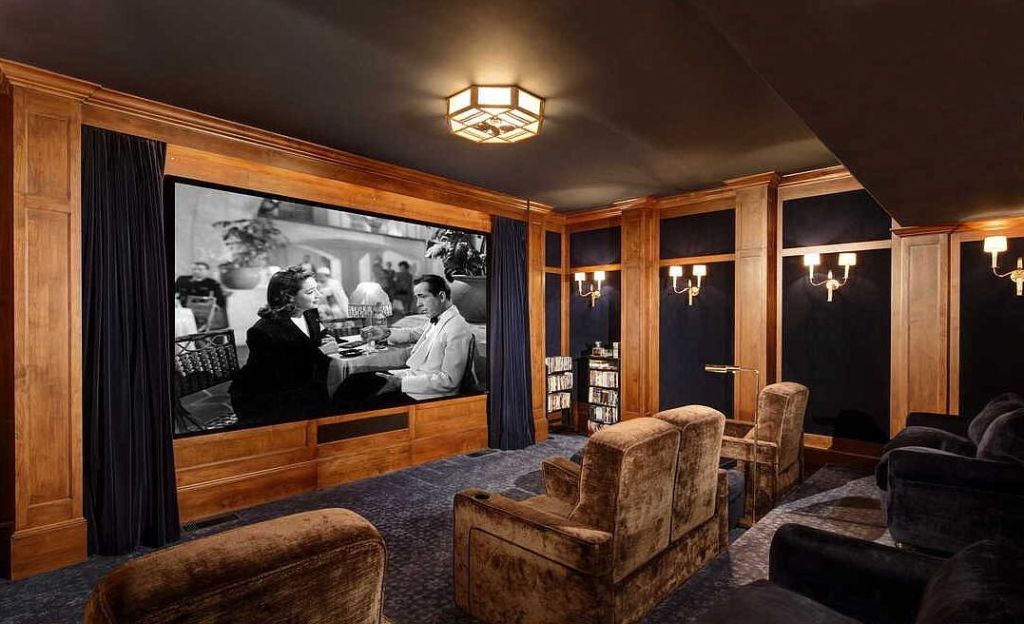 Личный кинотеатр и королевский сад: новый особняк Дуэйна Джонсона за $27,8 млн