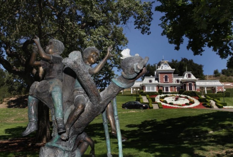 Колекцію скульптур з маєтку Майкла Джексона Neverland виставили на продаж