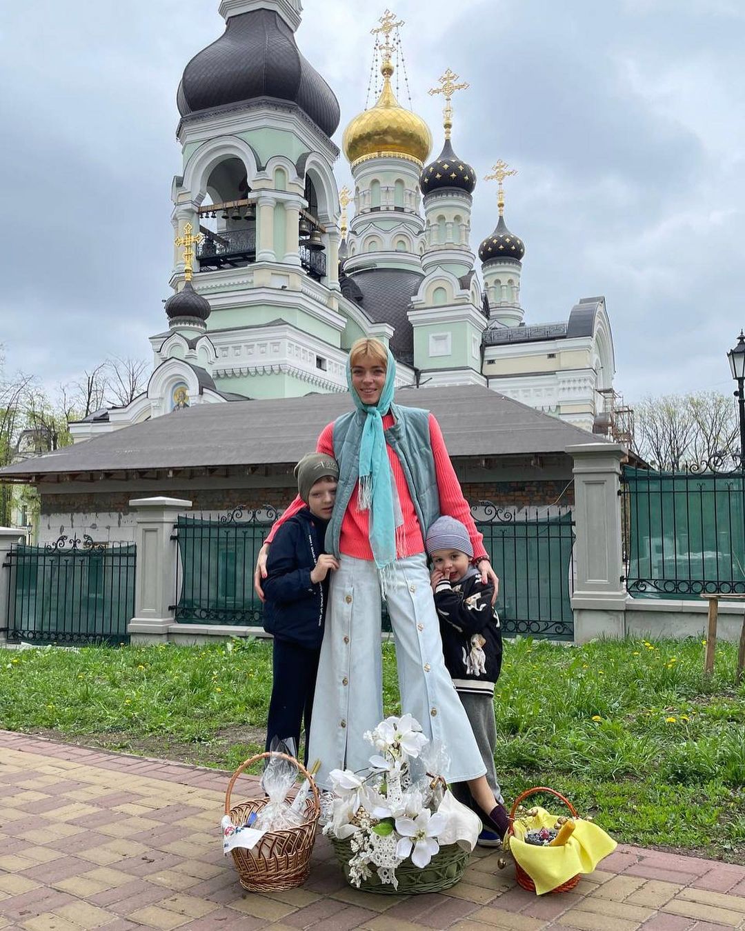 Instagram-хроника: как Настя Каменских, Катя Осадчая и Леся Никитюк отметили Пасху