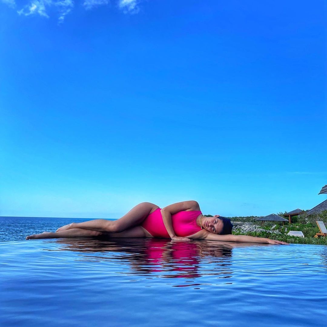 Summer vibe: як Сара Сампайо насолоджується острівним життям