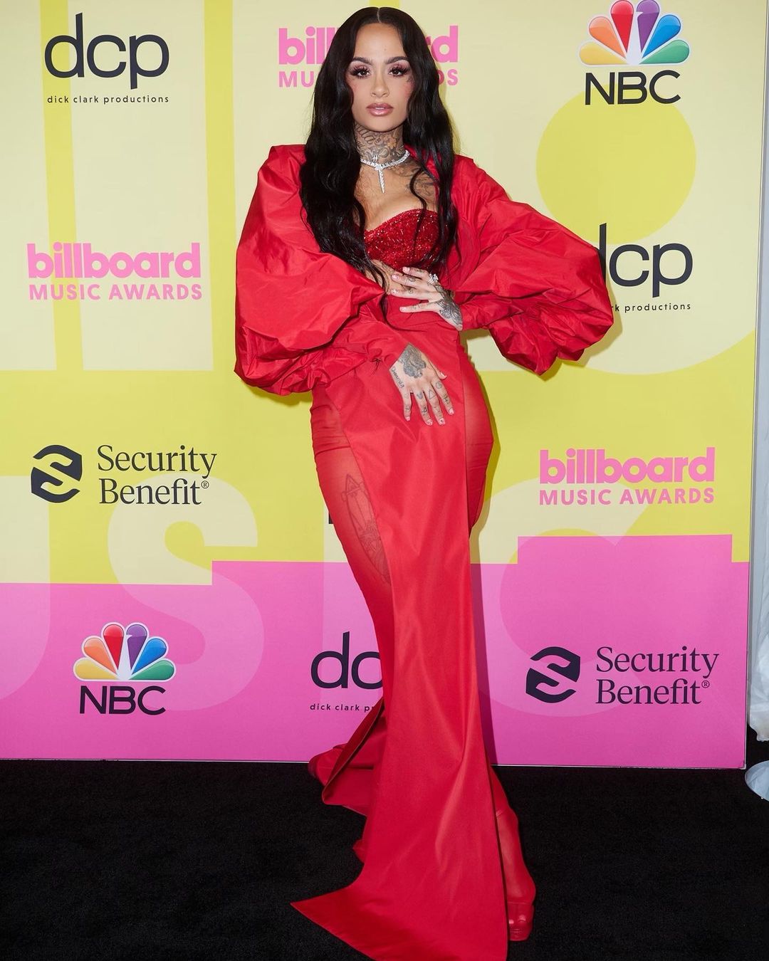 Пріянка Чопра, Меган Фокс і Пінк на червоному хіднику Billboard Music Awards 2021