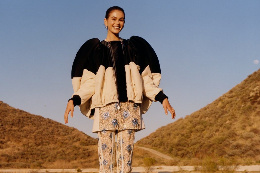 В Chanel и Versace: Кайя Гербер впервые сольно появилась на обложке Vogue USA