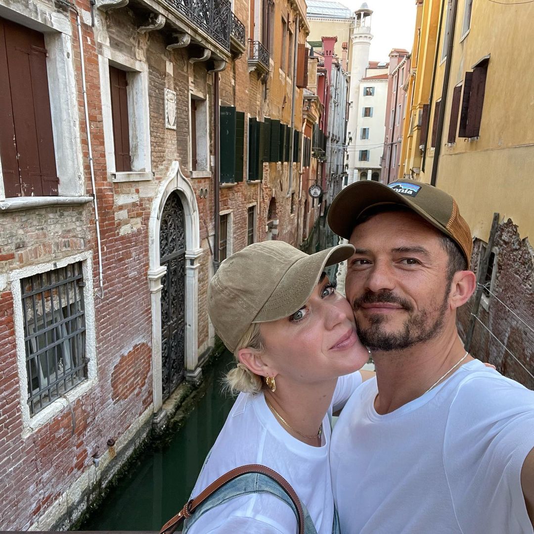 Пицца, поцелуи и селфи: Кэти Перри и Орландо Блум отдыхают в Венеции