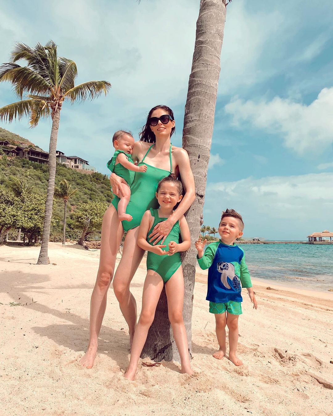 «Одно из самых красивых мест на Земле»: семейные каникулы Коко Роши на островах