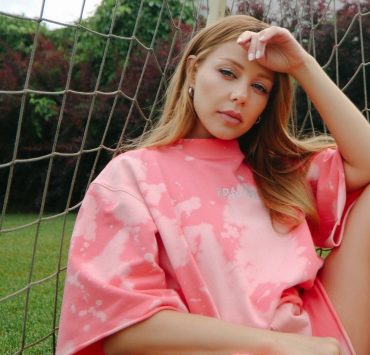 Розовый бум: Тина Кароль выпустила летнюю коллекцию одежды