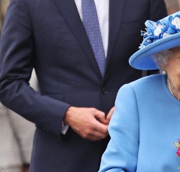 Елизавета II и принц Уильям отправились в летний тур по Шотландии