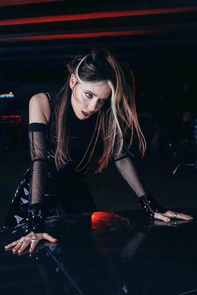 «Новая» Надя: DOROFEEVA представила клип на сингл «Почему»