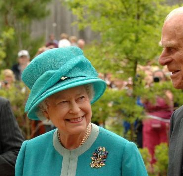 К 100-летию принца Филиппа в саду Елизаветы II высадили новый сорт роз