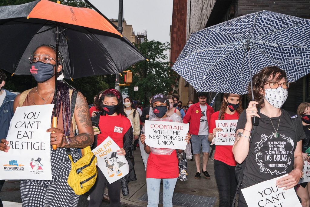 «Вы не можете есть престиж»: сотрудники Condé Nast устроили протест у дома Анны Винтур