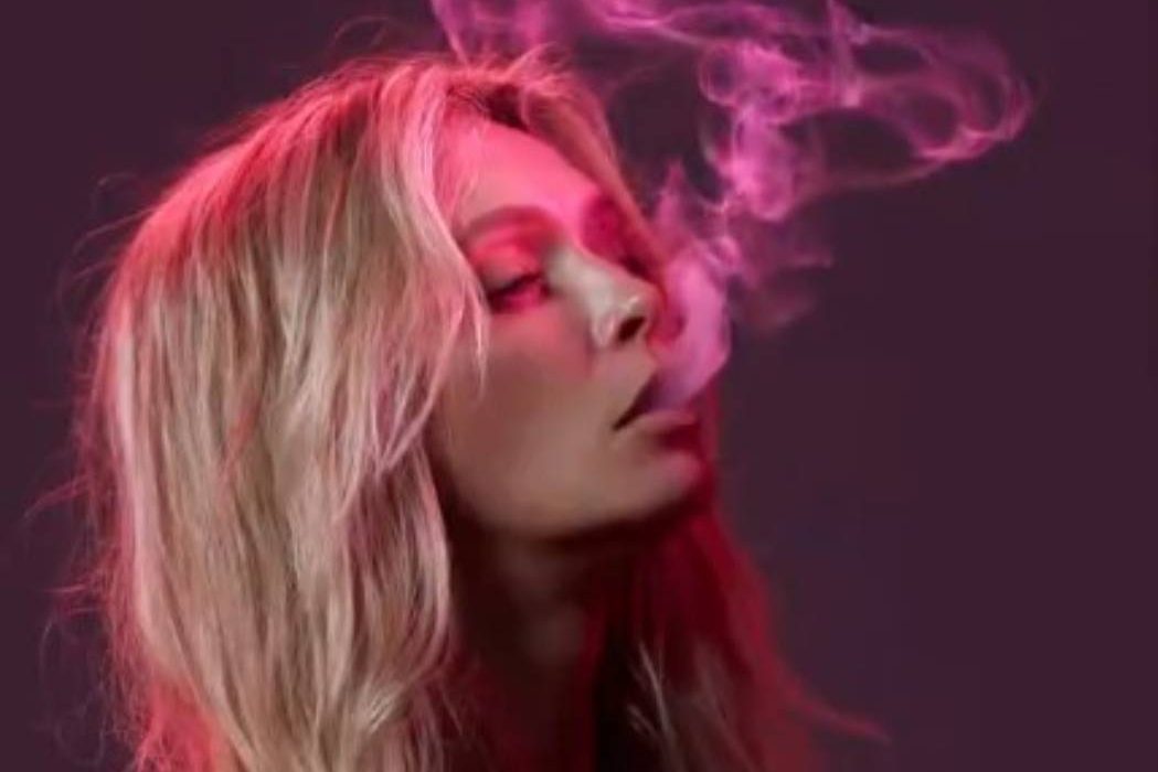 Трек дня: Віра Брежнєва випустила новий сингл «Розовый дым»