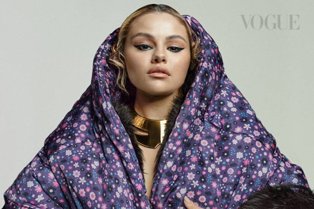В Chanel, Balenciaga и Saint Laurent: рассматриваем новую модную съемку Селены Гомес