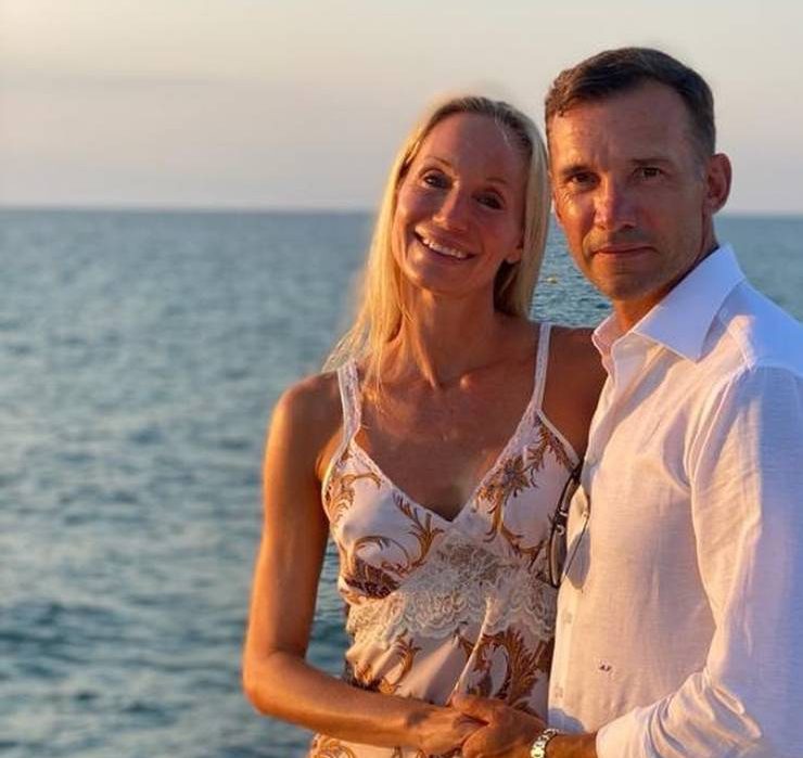 «Всегда буду рядом»: Андрей Шевченко поздравил жену с 17-летием брака