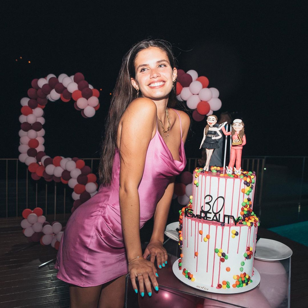 В розовом мини и с шарами: как Сара Сампайо отпраздновала 30-летие