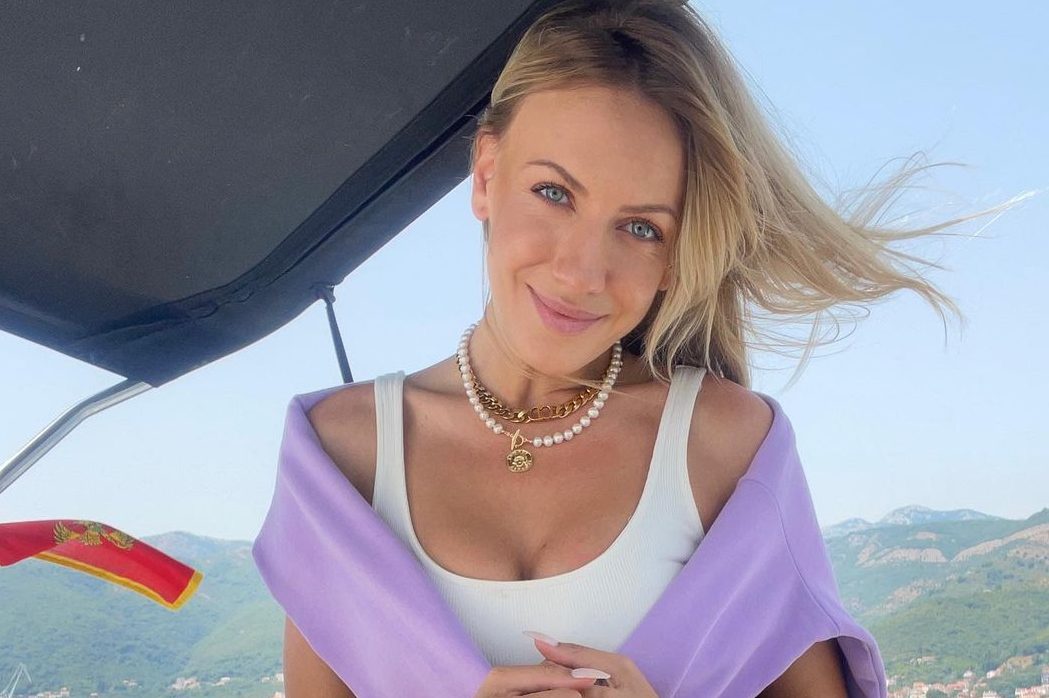 Знімки в бікіні та прогулянки на яхті: Леся Нікітюк відпочиває в Чорногорії