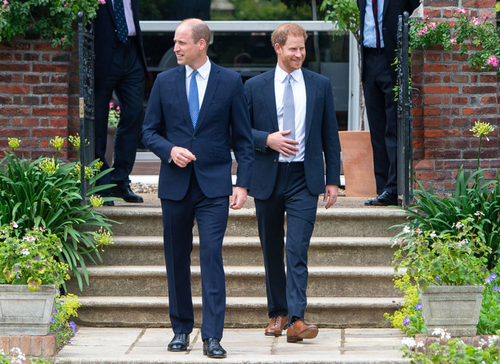 Довгоочікувана зустріч: принци Гаррі та Вільям на відкритті пам&#8217;ятника принцесі Діані
