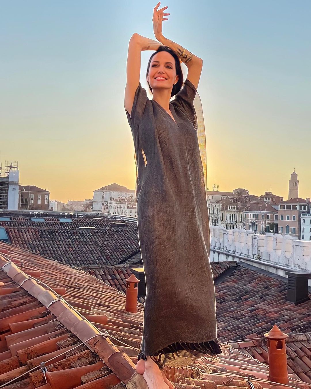 Образ дня: Анджеліна Джолі на прогулянці у Венеції