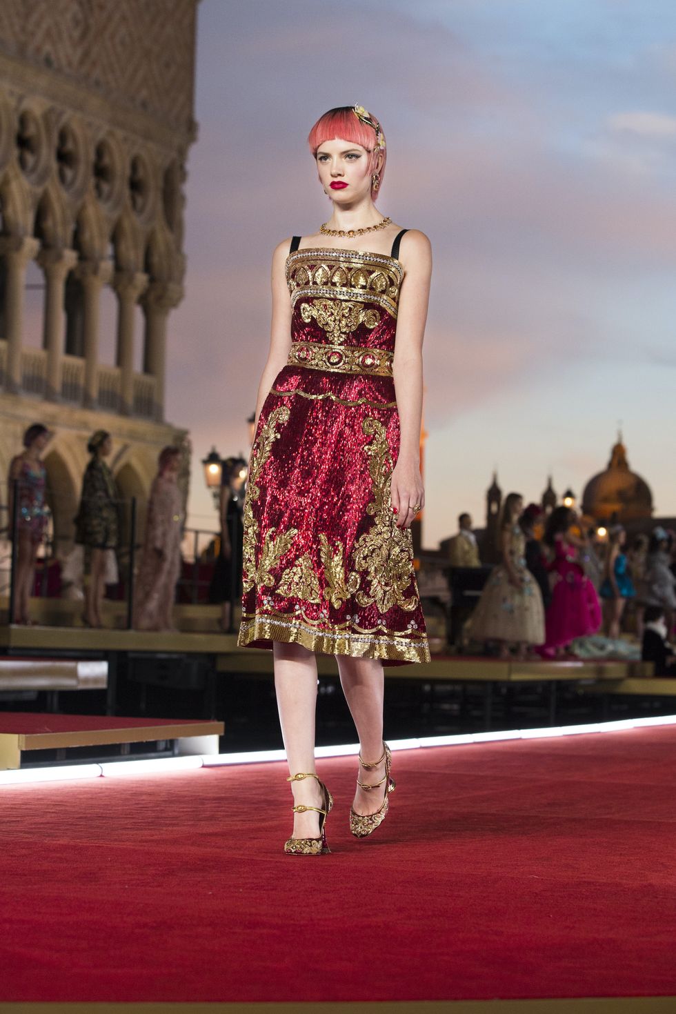 Ода красоте Венеции: 15 лучших образов из коллекции Dolce&#038;Gabbana Alta Moda