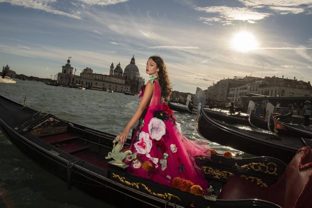 Ода красоте Венеции: 15 лучших образов из коллекции Dolce&#038;Gabbana Alta Moda