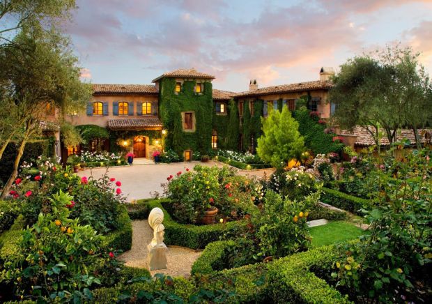 Огромный сад и звёздные соседи: особняк именинницы Меган Маркл в Санта-Барбаре