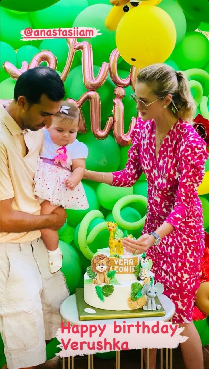 Green party: Анастасия Масюткина отметила первый день рождения дочери