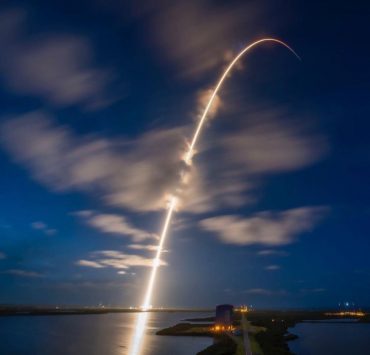 Компания SpaceX отправила первых космических туристов на орбиту Земли
