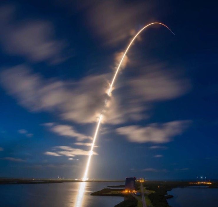Компанія SpaceX відправила перших космічних туристів на орбіту Землі