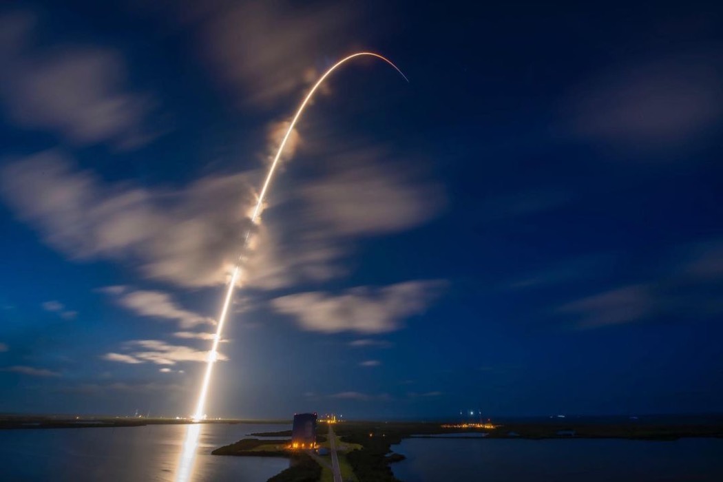 Компания SpaceX отправила первых космических туристов на орбиту Земли