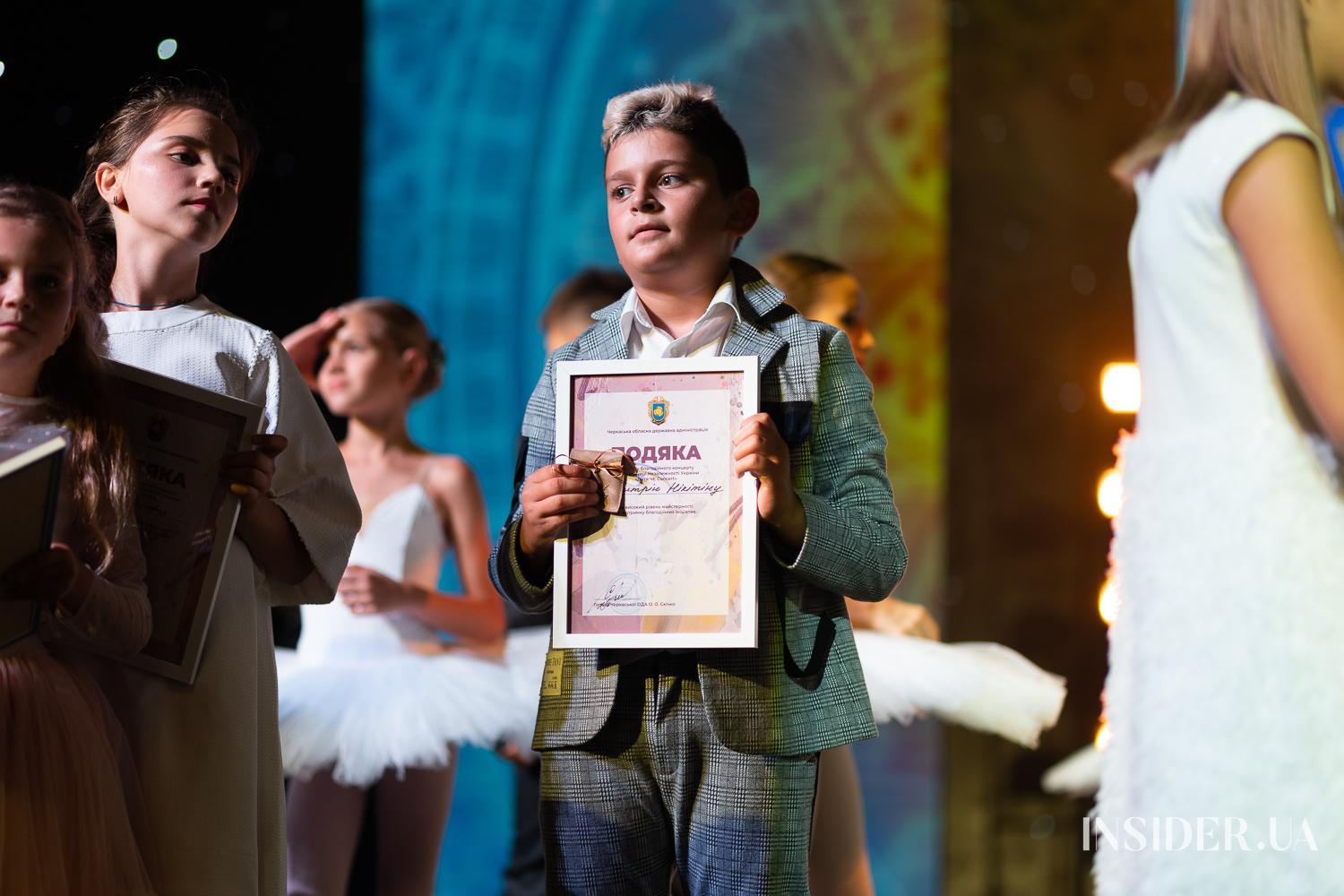 Звезды и юные таланты на одной сцене: благотворительный концерт «Дитя ЧЕ Concert» в Черкассах