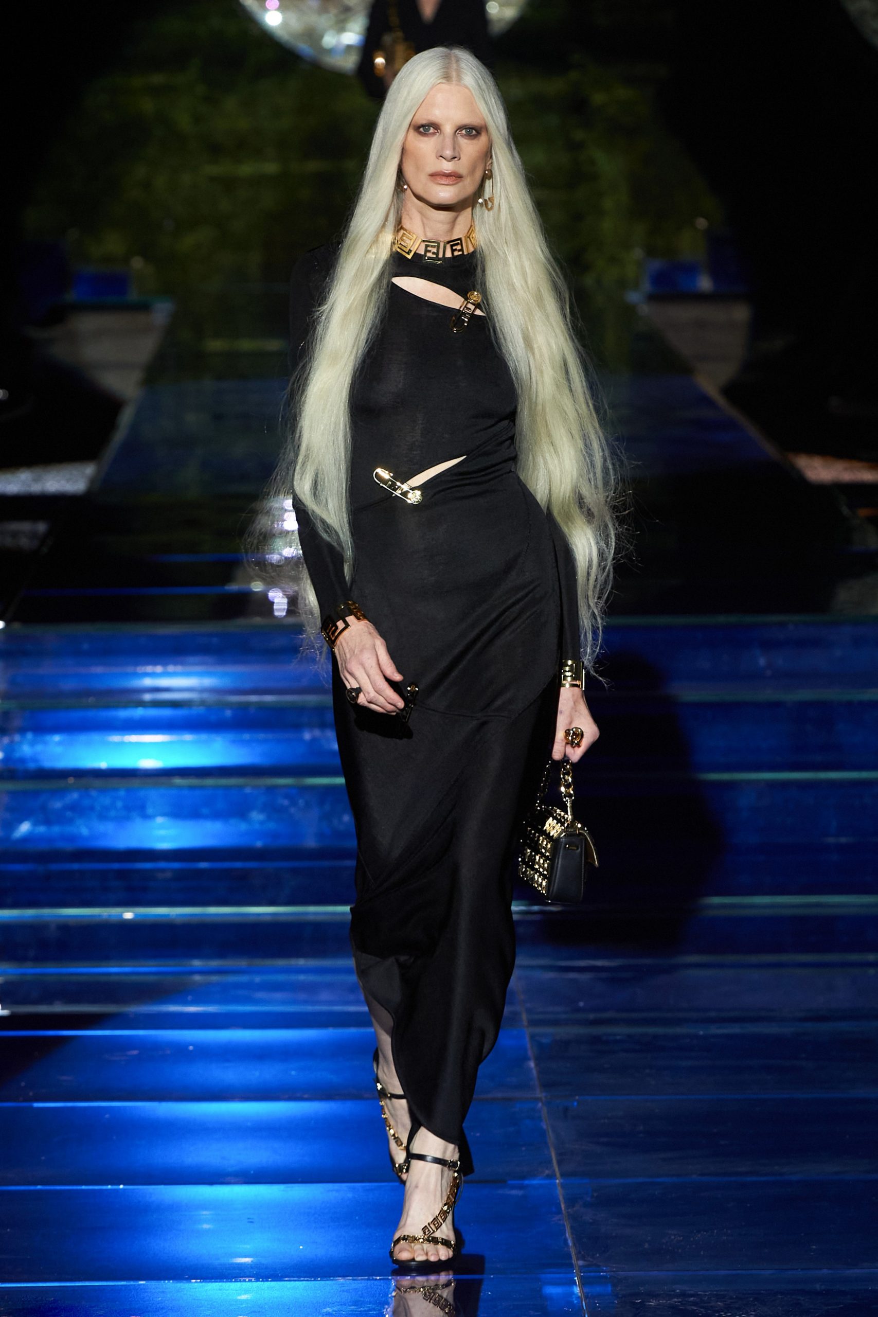 Как прошел показ совместной коллекции Fendi и Versace