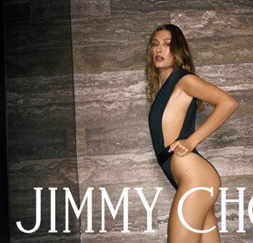 Хейли Бибер демонстрирует свои шикарные ноги в осеннем кампейне Jimmy Choo