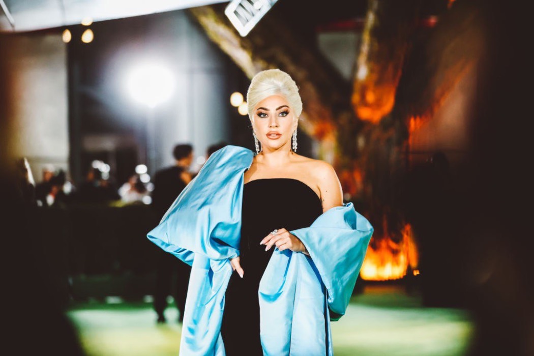 Леди Гага украсила обложку сразу двух журналов Vogue