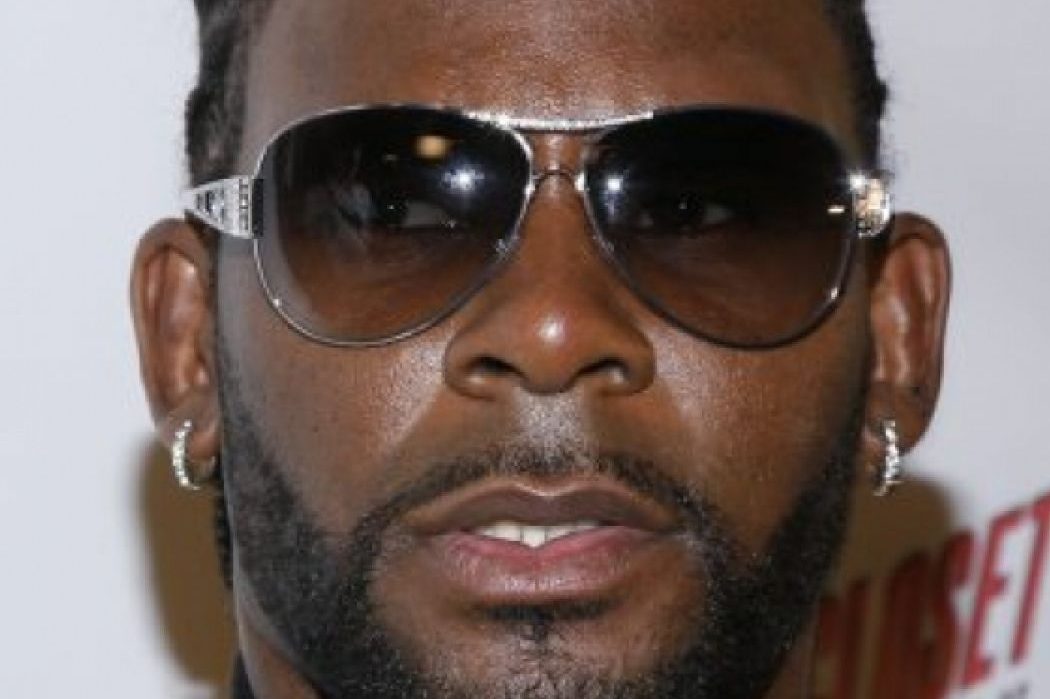 Рэпера R Kelly признали виновным в торговле людьми и сексуальном насилии