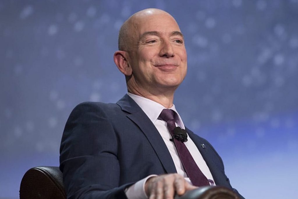 Основатель Amazon Джефф Безос планирует открыть отель в космосе ...