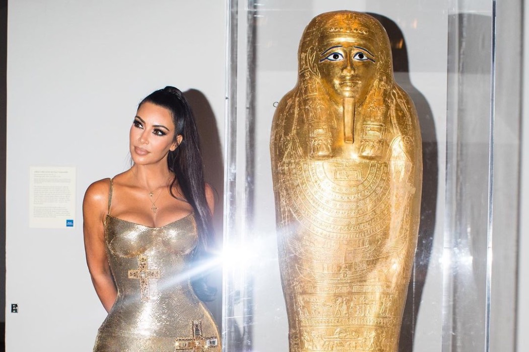 Как Ким Кардашьян помогла детективам найти украденный египетский саркофаг